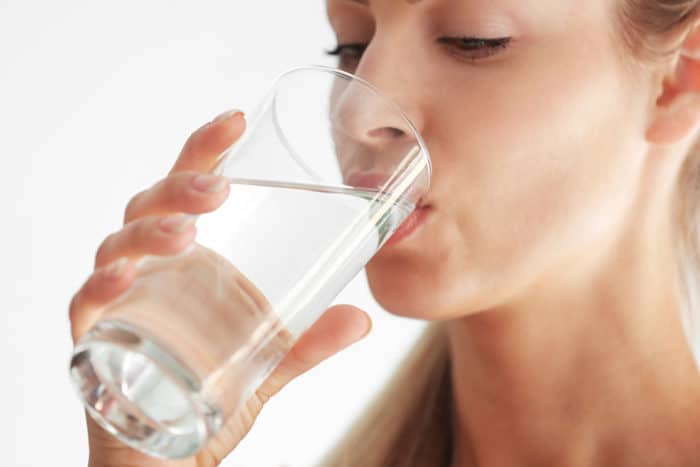vattenmedicin för naturliga urinvägsinfektioner