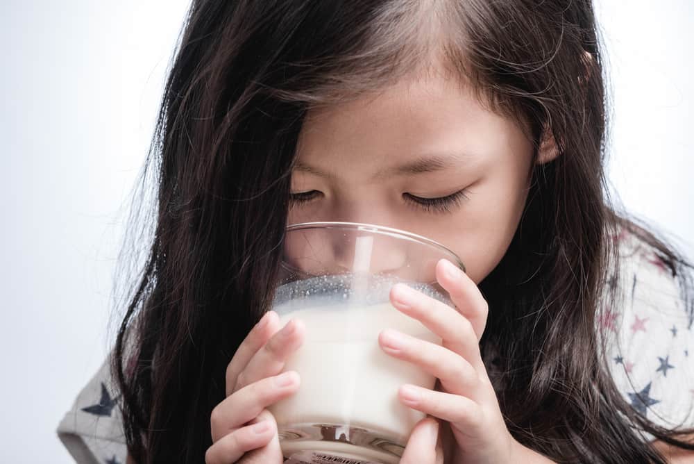 fördelarna med att dricka mjölk innan du lägger dig