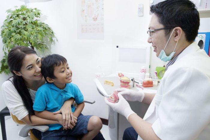 rädd barn till tandläkaren