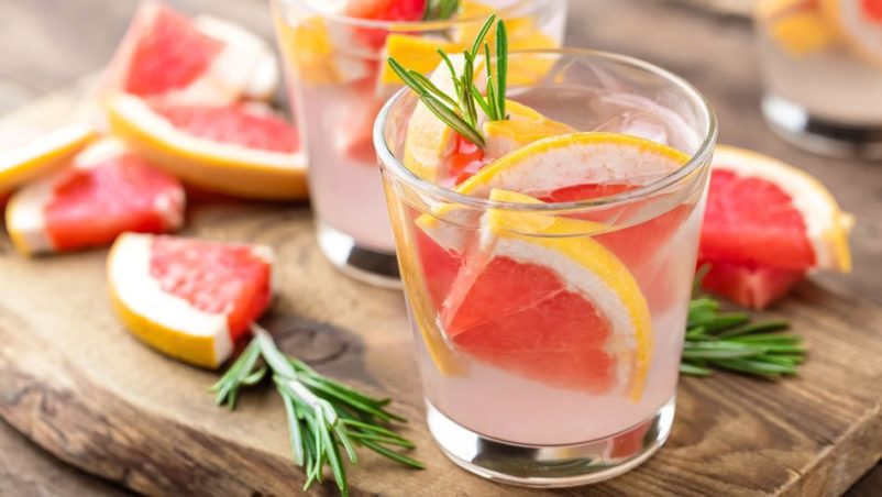 grapefruktinfunderat vatten