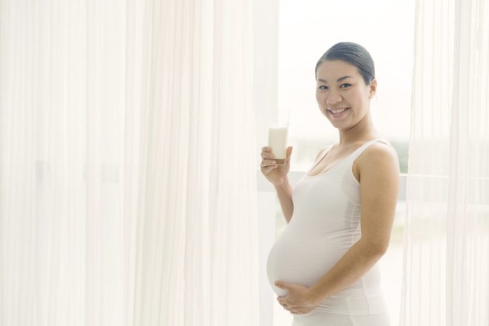 gravida kvinnor dricker mjölk