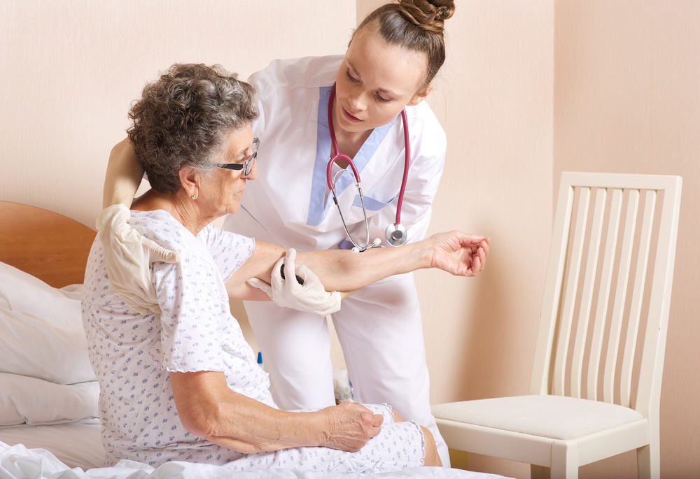 övertyga föräldrar att använda äldre sjuksköterskor