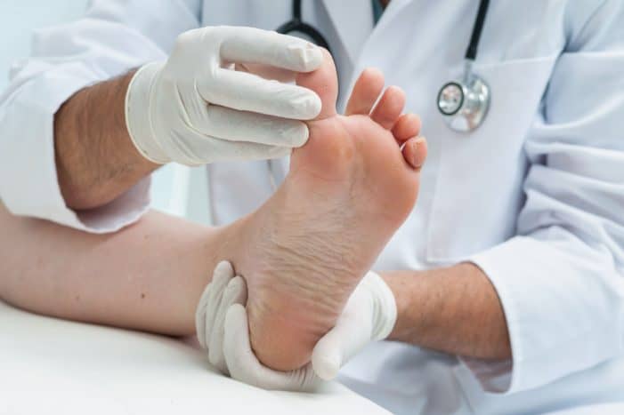 upptäcka sjukdom från foten