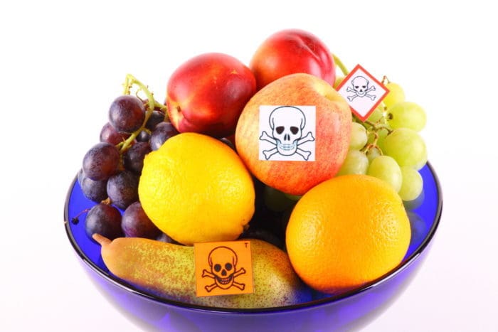 frukt innehåller höga bekämpningsmedel