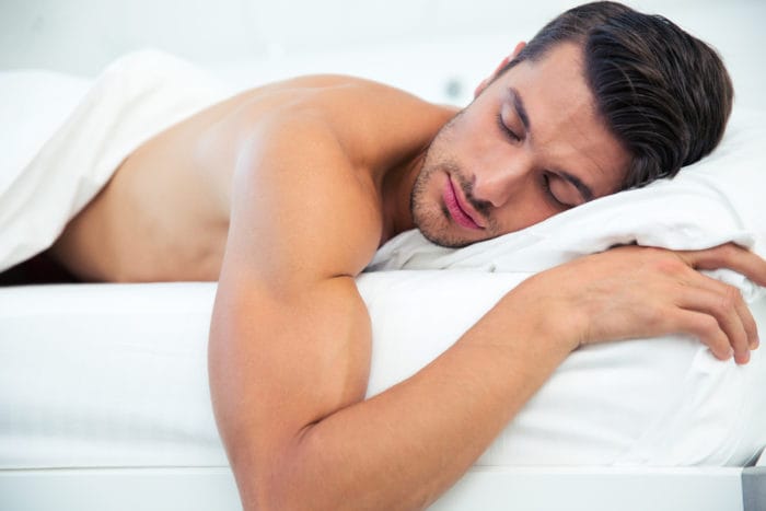 fördelarna med att sova naken