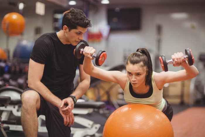 Fördelarna med personliga tränare i gymmet
