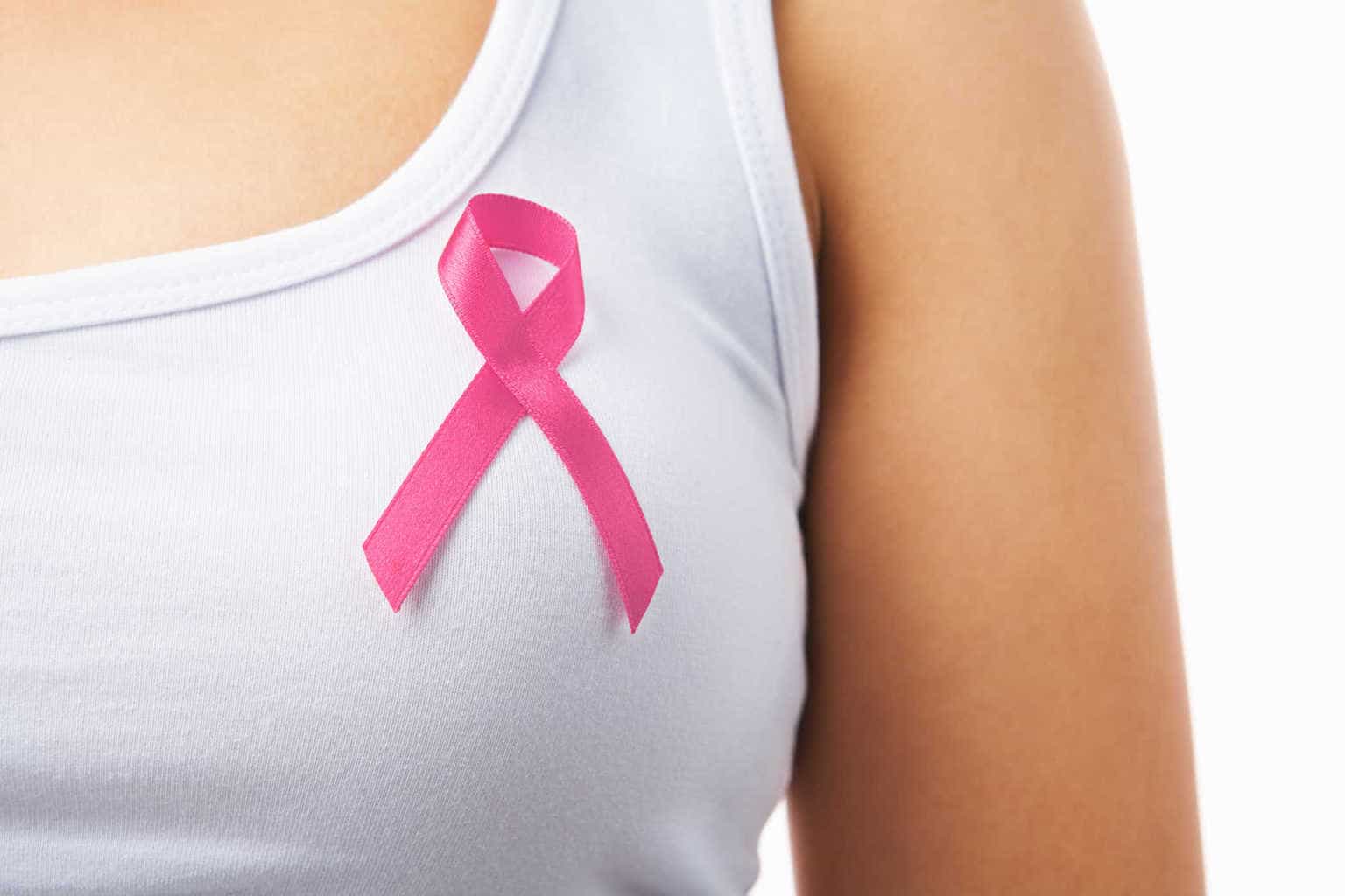 symptom på bröstcancer