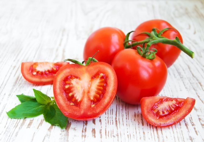 tomater är fördelarna med röda grönsaker